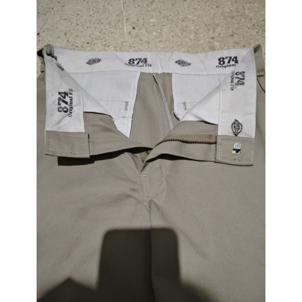 CELANA DICKIES 874 ORIGINAL FIT KHAKIS SIZE 28