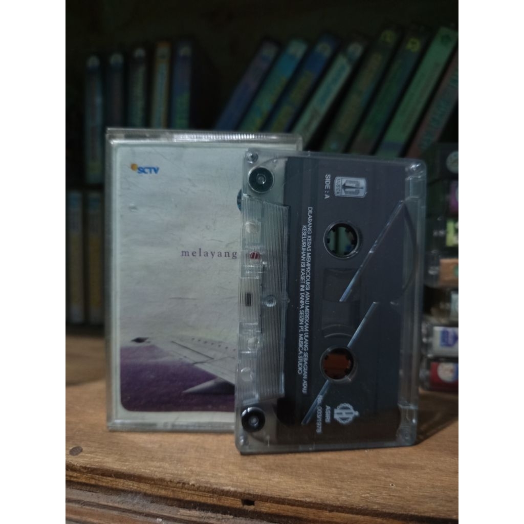 kaset pita ungu