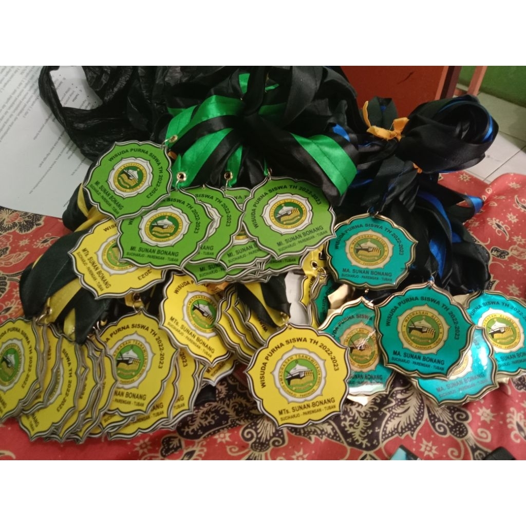 Kalung Wisuda Bahan Akrilik