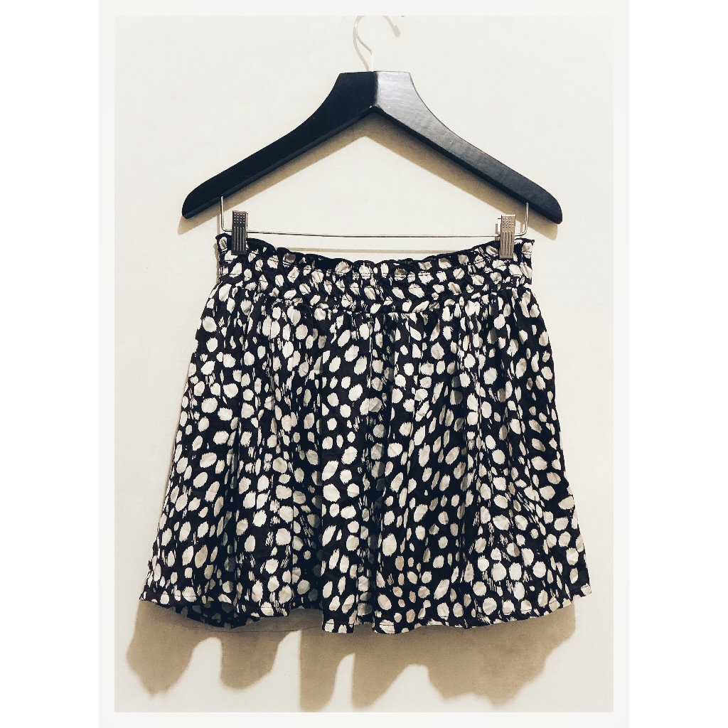 Rok Pendek Satin Pinggang Karet Tidak Nerawang