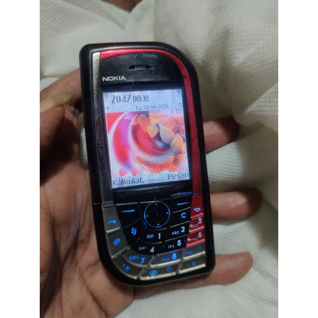 Nokia 7610 hp jadul lawas nyala normal, bahan