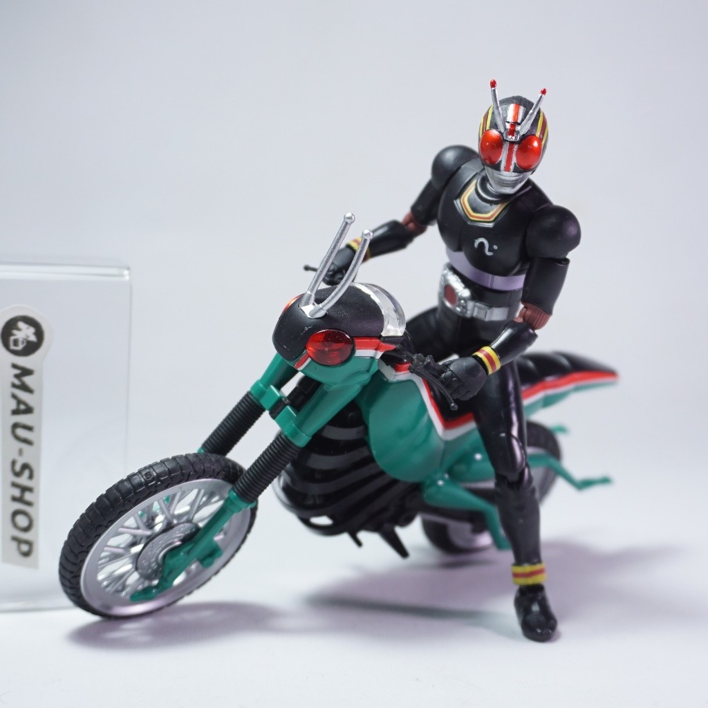Shodo-X Kamen Rider Black / Battlehopper - Ksatria Baja Hitam Belalang Tempur figure