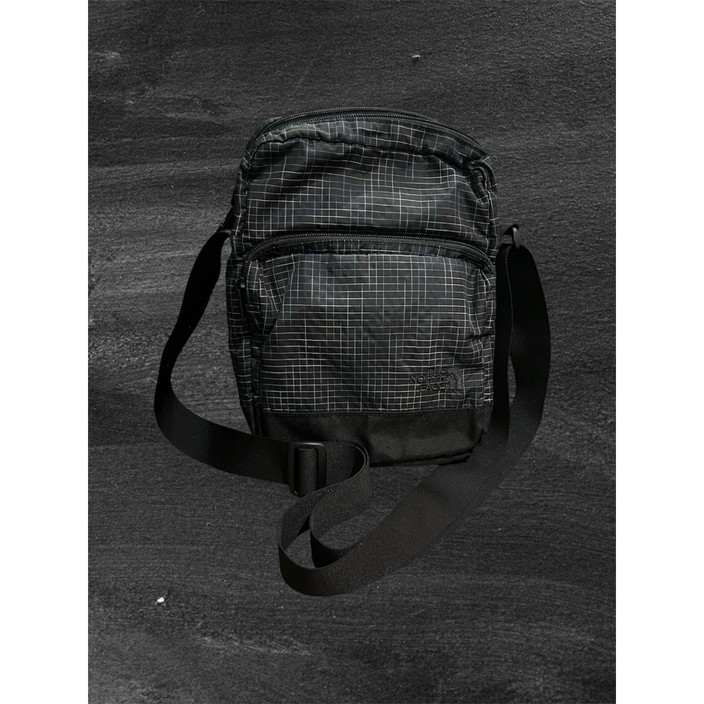 Tas selempang tnf