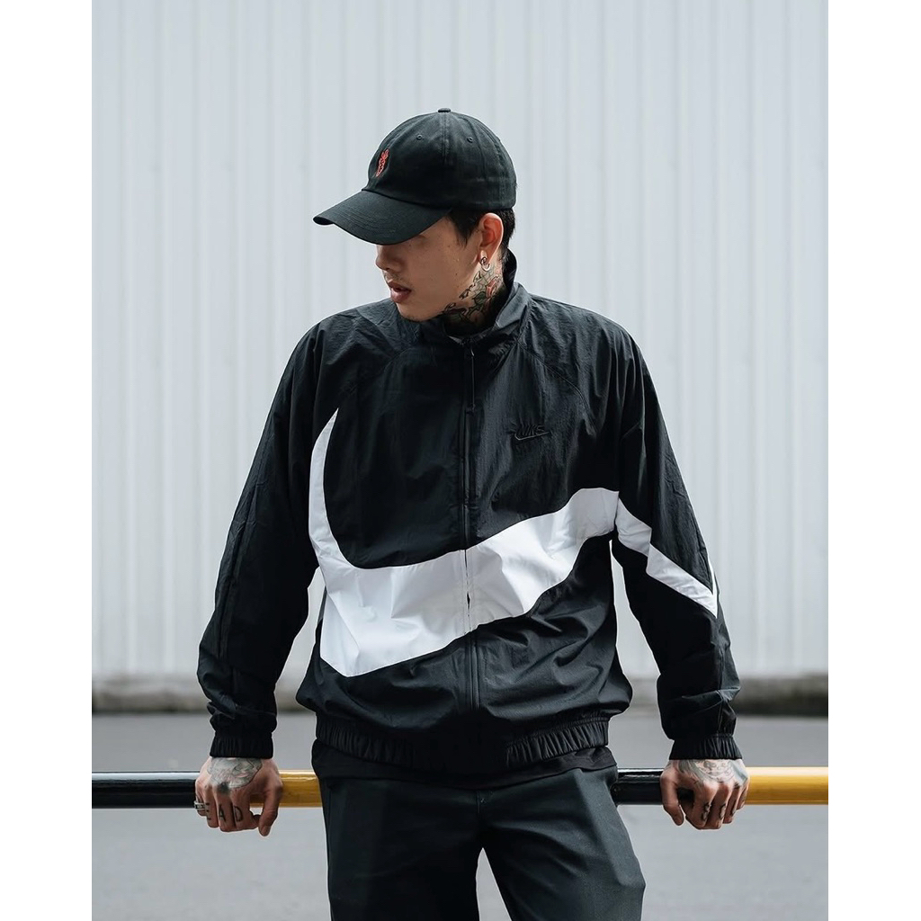 NIKE BIG SWOOSH WINDBREAKER JACKET