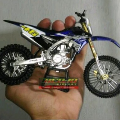 miniatur motor trail Yamaha yz 450 livery Vallentino rossi