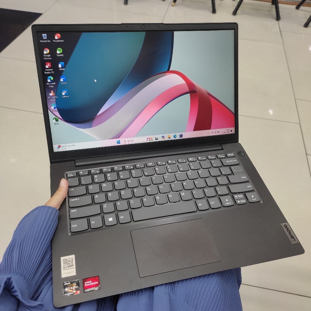 LENOVO V14 G2 ALC AMD RYZEN 3-5300U RAM 8 GB SSD 256 GB