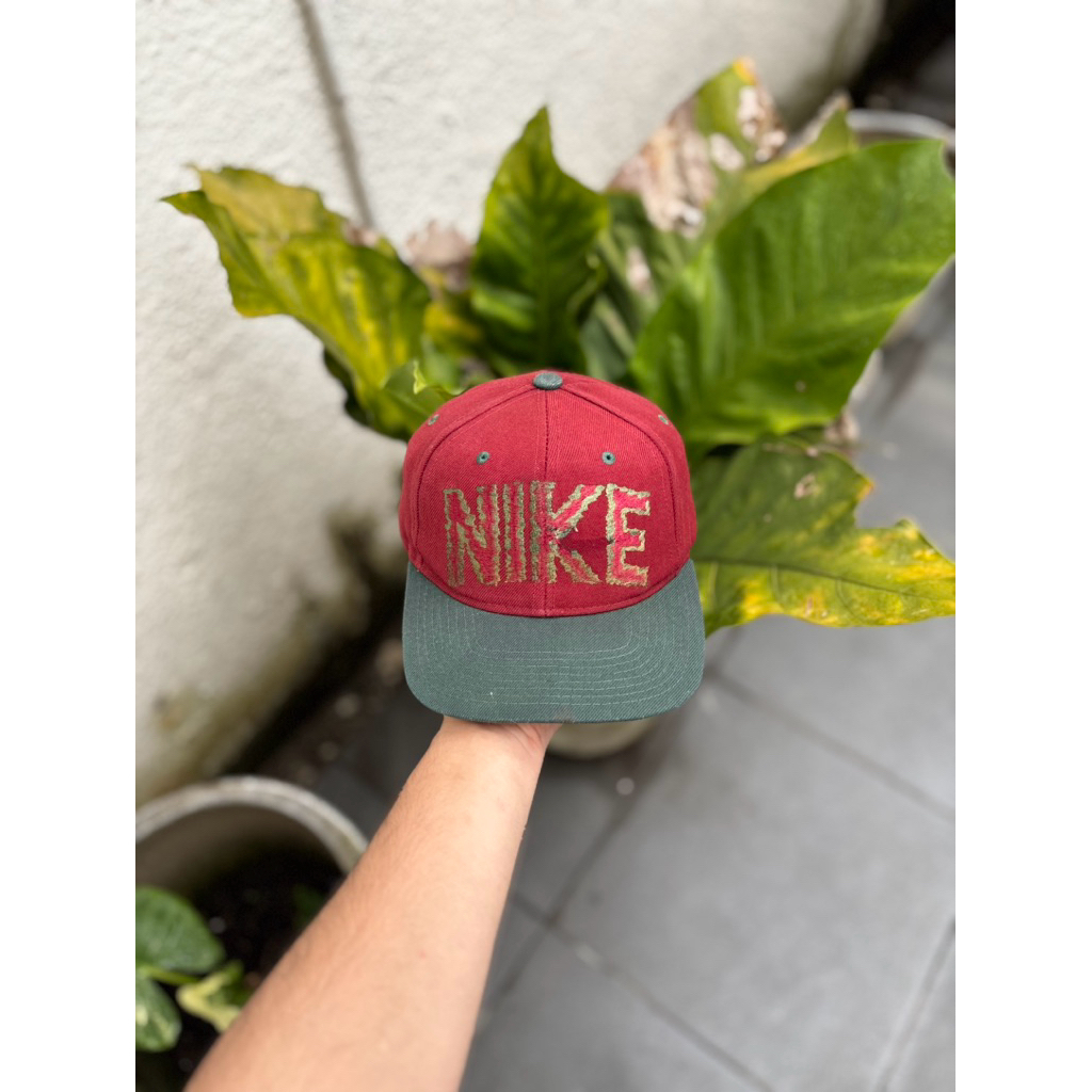 Topi Nike Vintage Big Spellout Logo