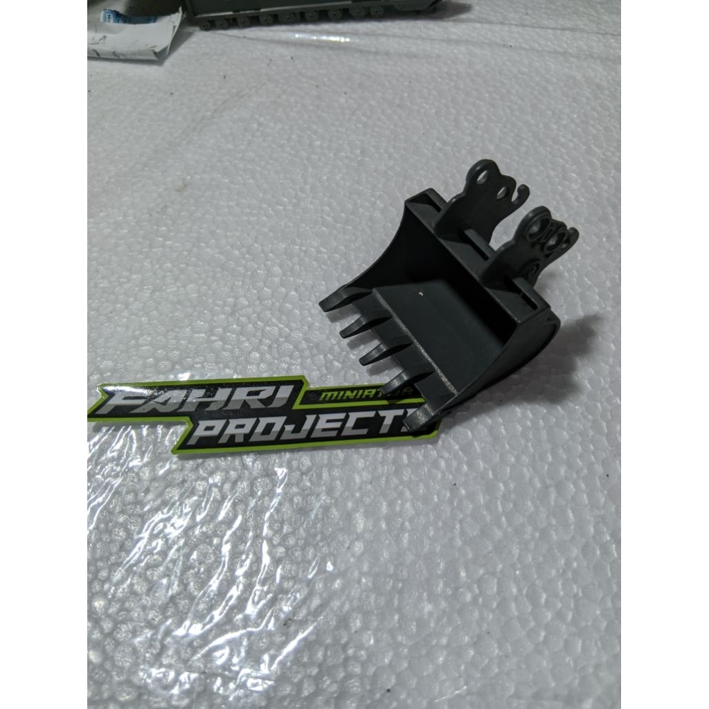 sperpart rc excavator yigong rombak kobelco sk200