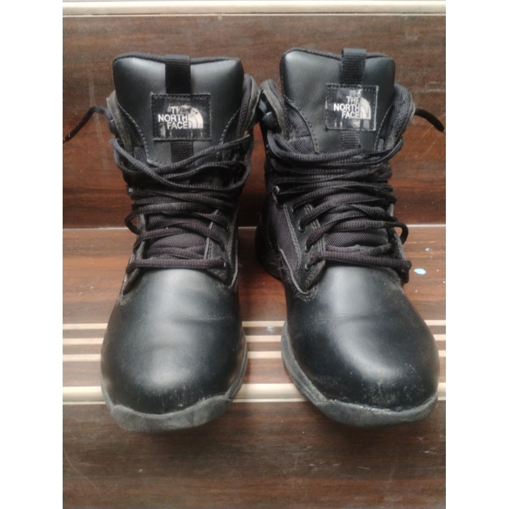 sepatu outdoor second TNF