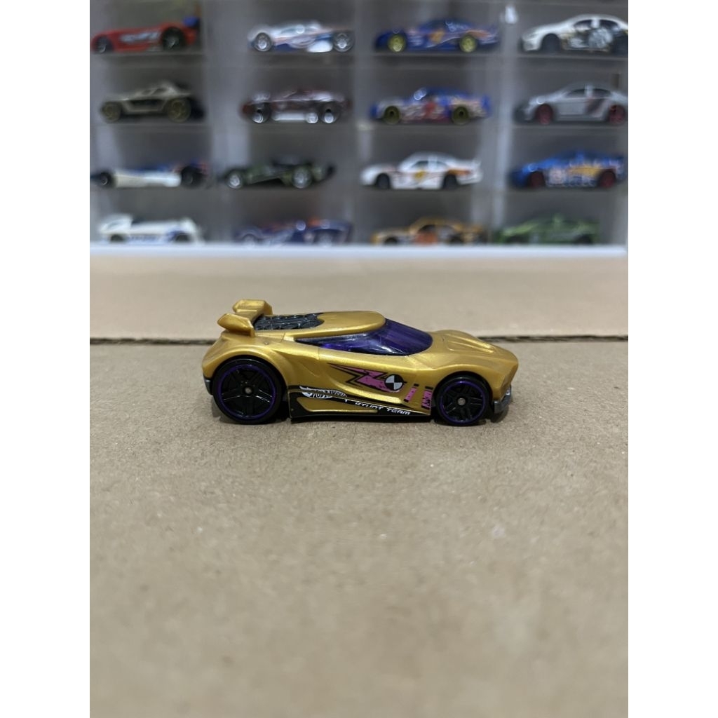 Hot wheels chicane gold