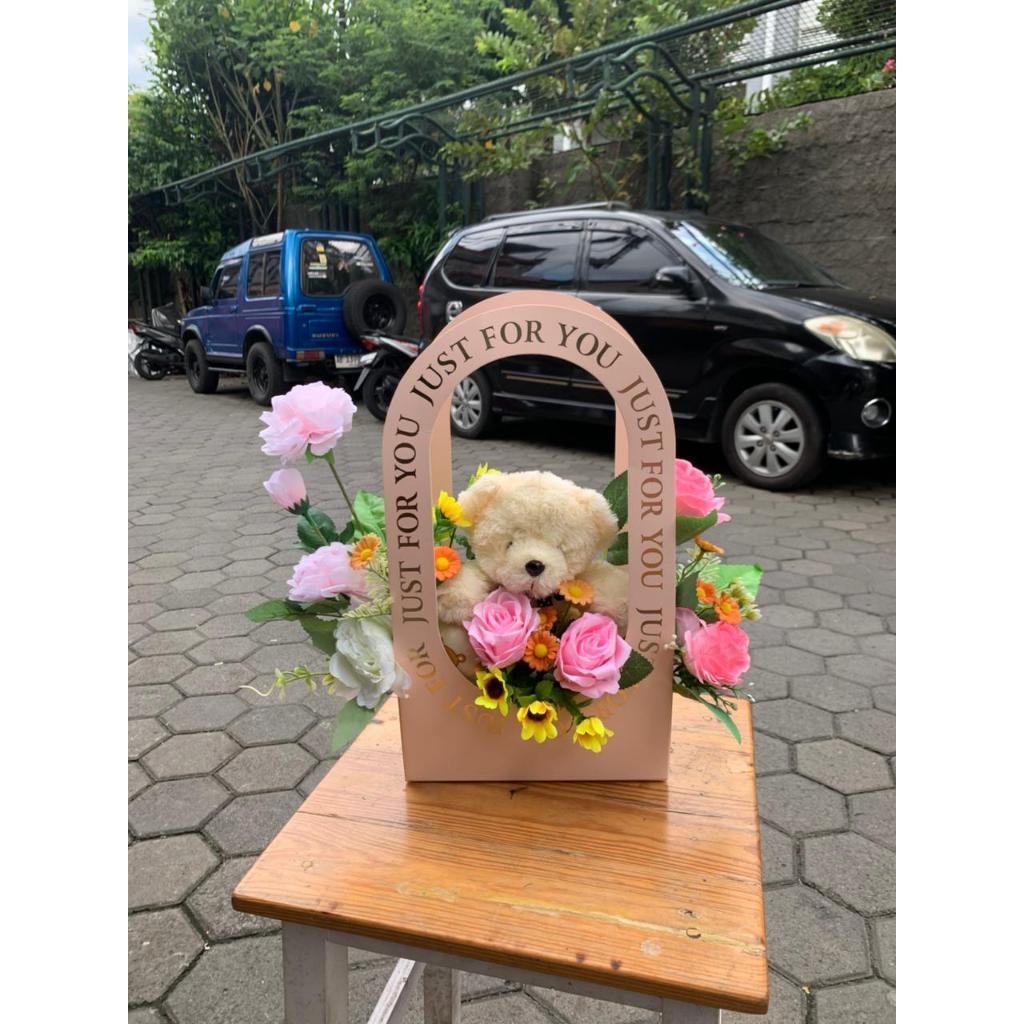 [ BEAR AND FLO JOGJA ] GIFT BOX BUNGA BERUANG EXCLUSIVE / BUKET BUNGA MEWAH / KADO ROMANTIS CEWEK - 