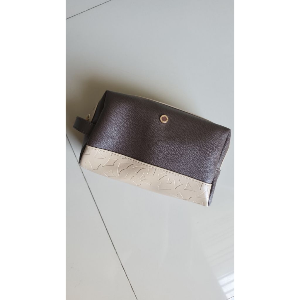 emirates first class amenities Bvlgari 100% new segel