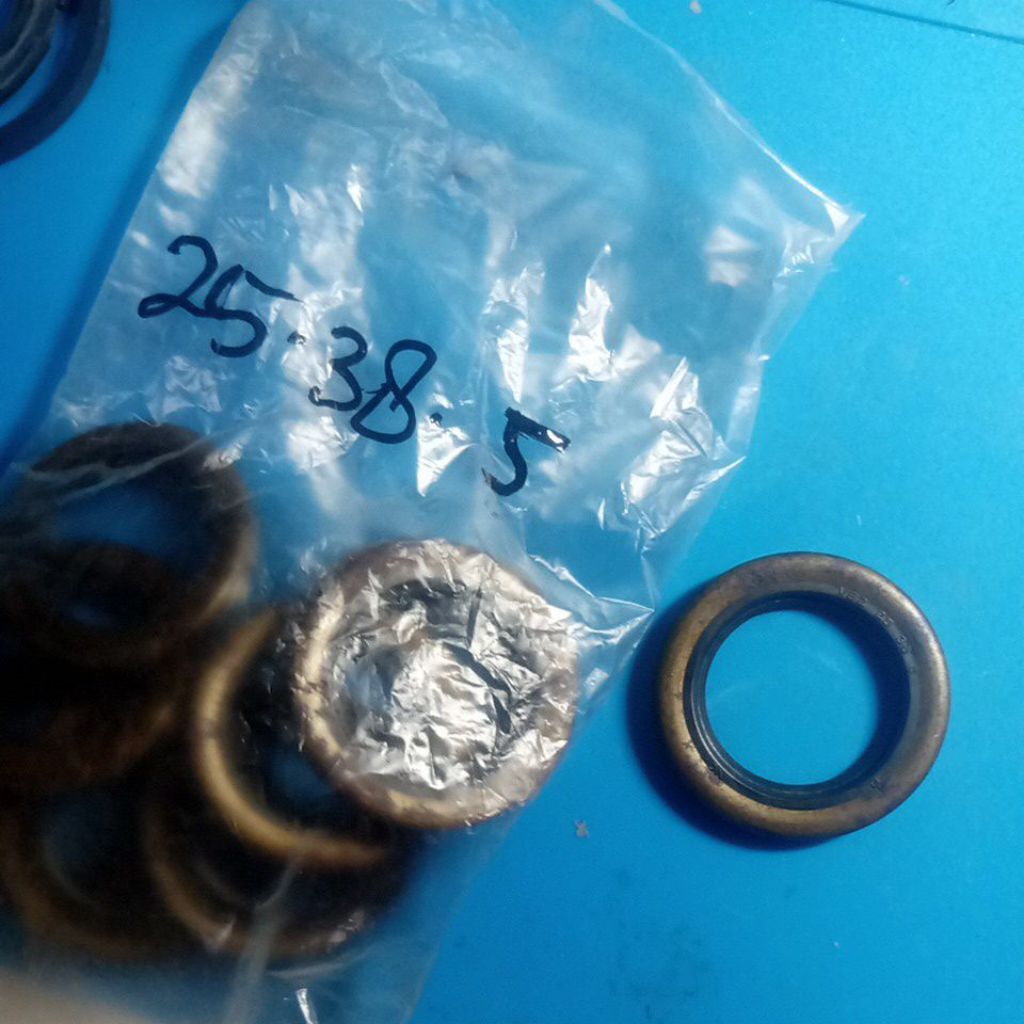 seal 25x38x5 kaleng Nok japan
