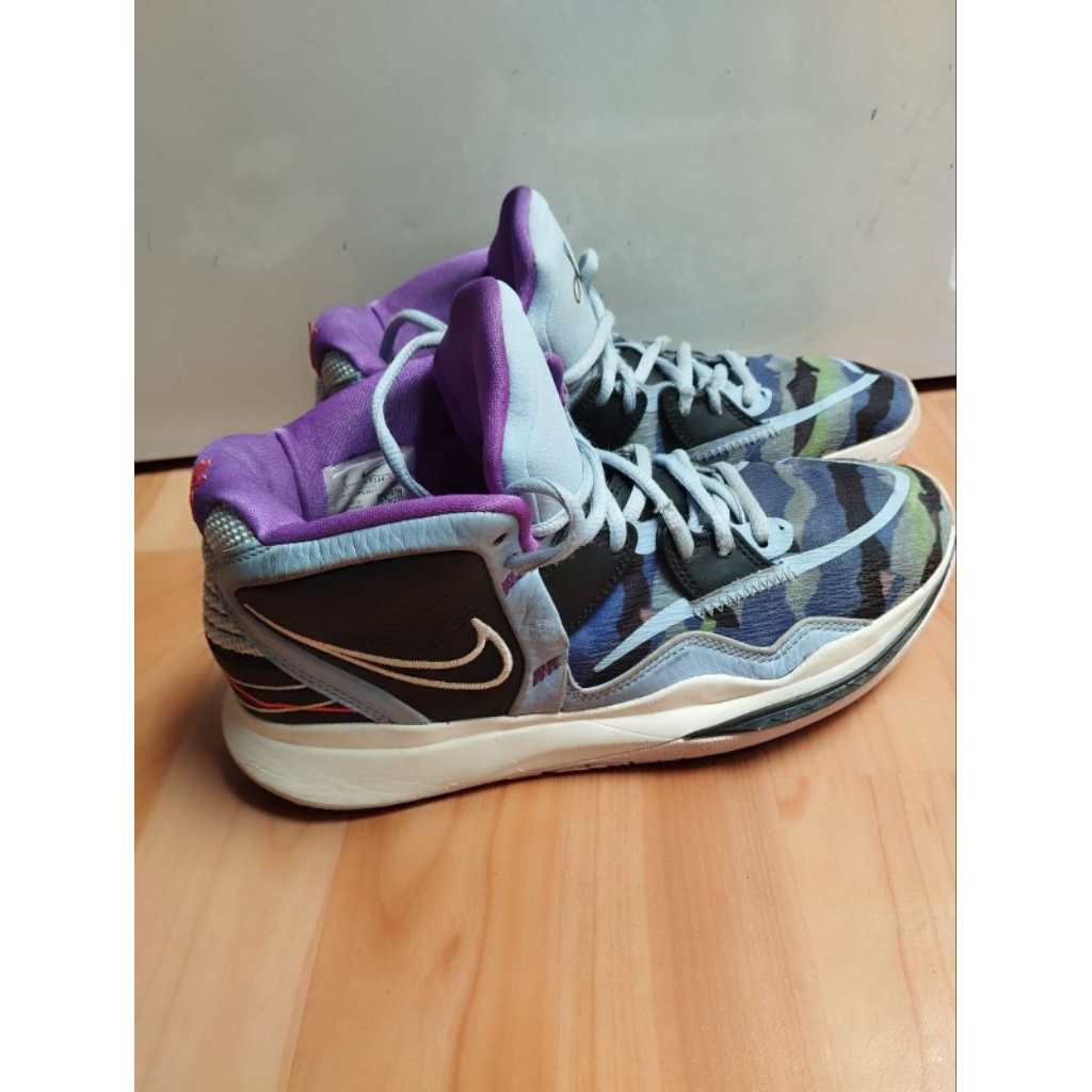 SEPATU BASKET SNEAKERS CASUAL NIKE 8 LORENG KYRIE SIZE 41 BEKAS PRELOVED