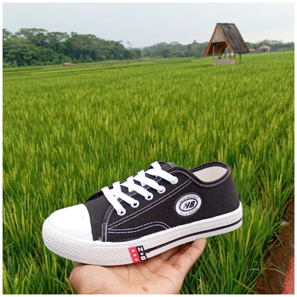 Sepatu Sekolah Kekinian Pria/Wanita SD SMP SMA Terbaru dan Termurah