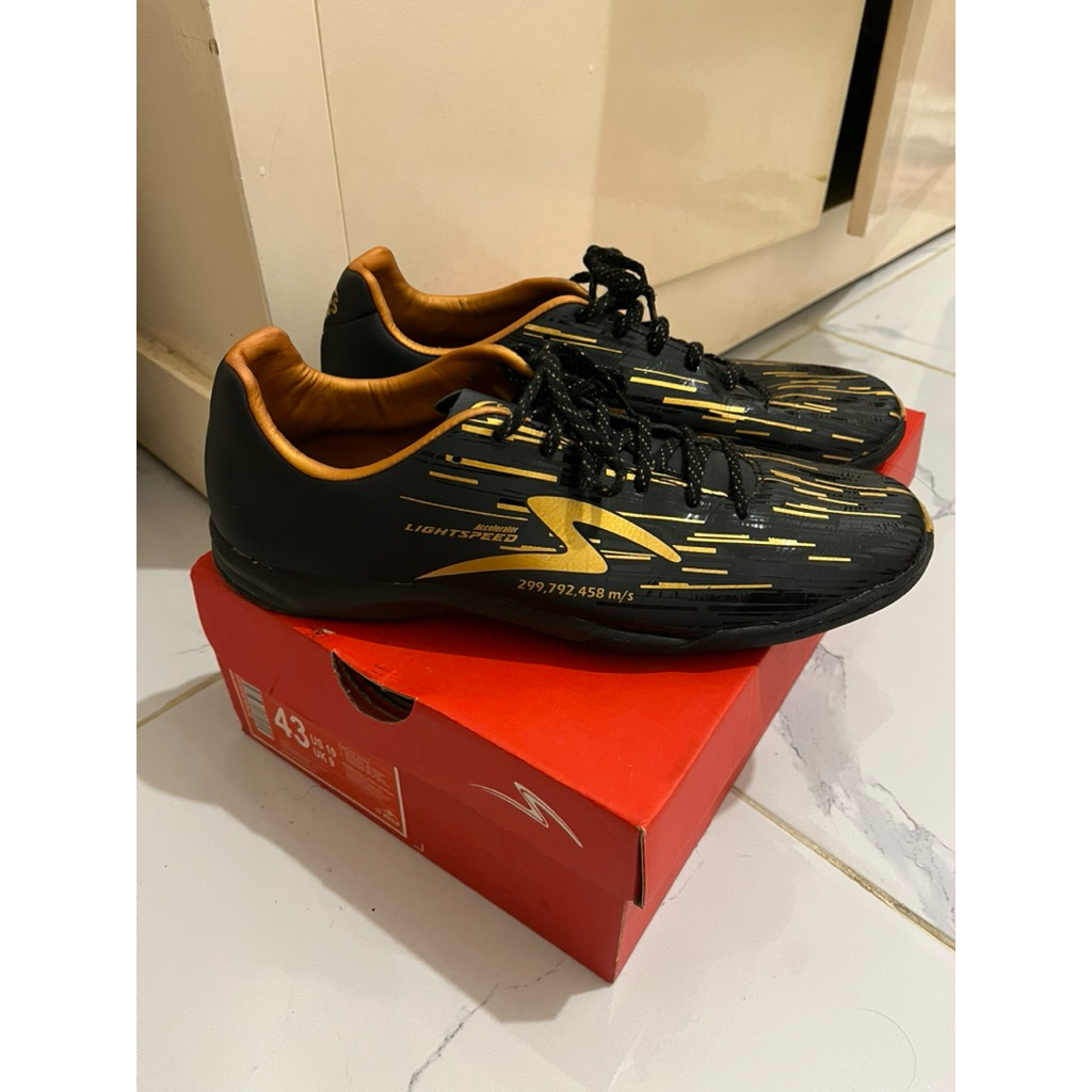 sepatu futsal specs reborn audah dijahit sol  / sepatu futsal specs 
