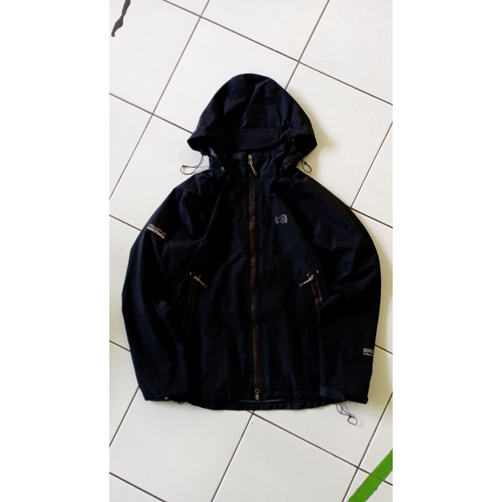 jacket pria gorpcore