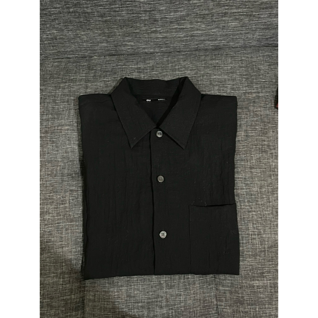 kemeja hitam GU