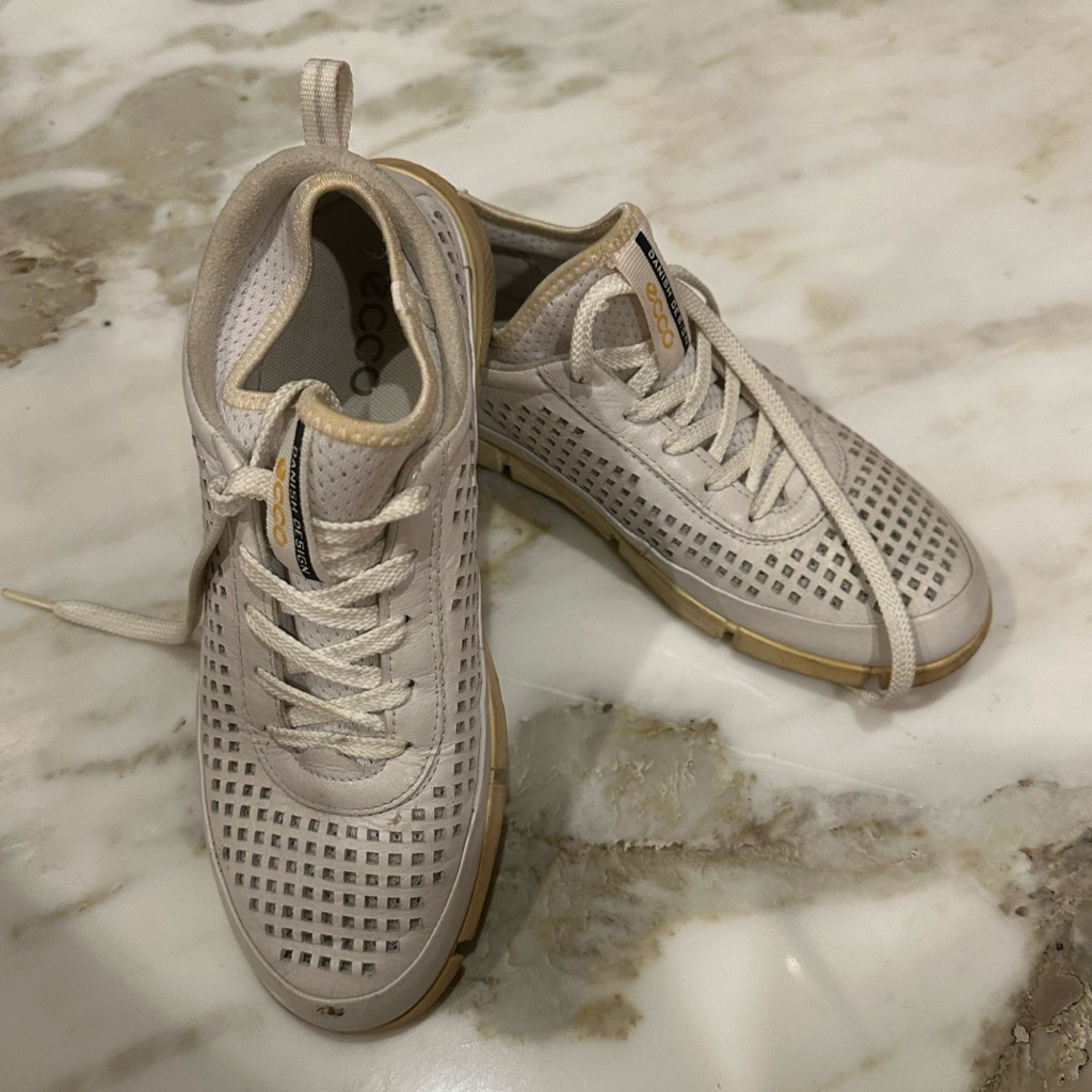PRELOVED ECCO Sepatu Sneakers Wanita White Putih Size 37