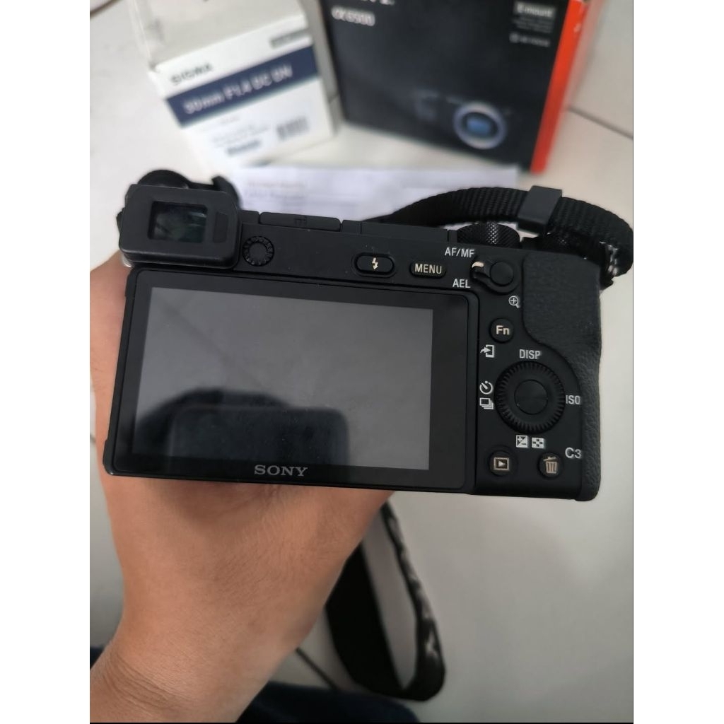For sale Sony A6500 + SIGMA 30MM F 1.4 second like new ++