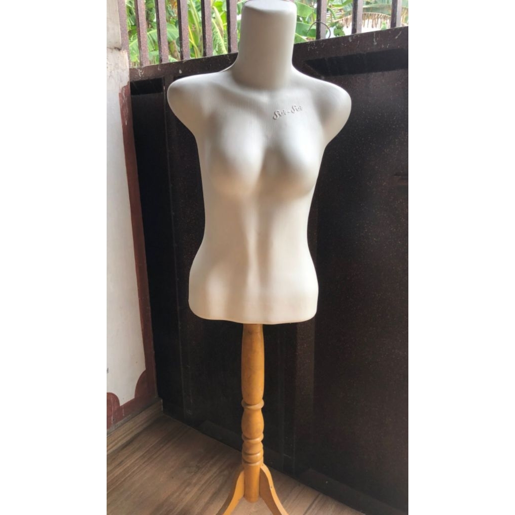 manekin/patung bekas