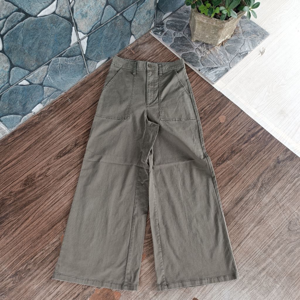 longpants gu uniqlo fatigue olive cakepp ( sz 26 perhatikan pxl)