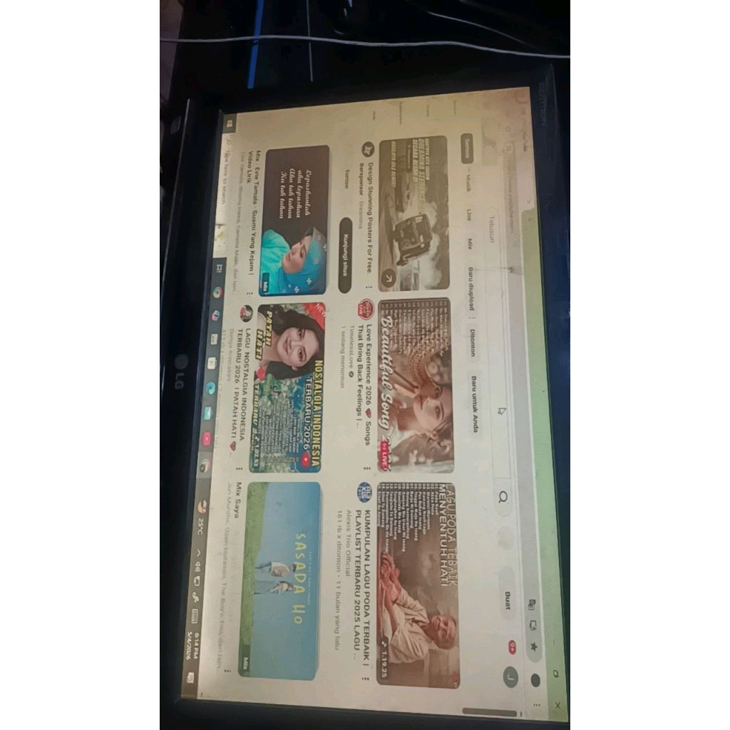 monitor komputer 22 in minus Polaris tipis