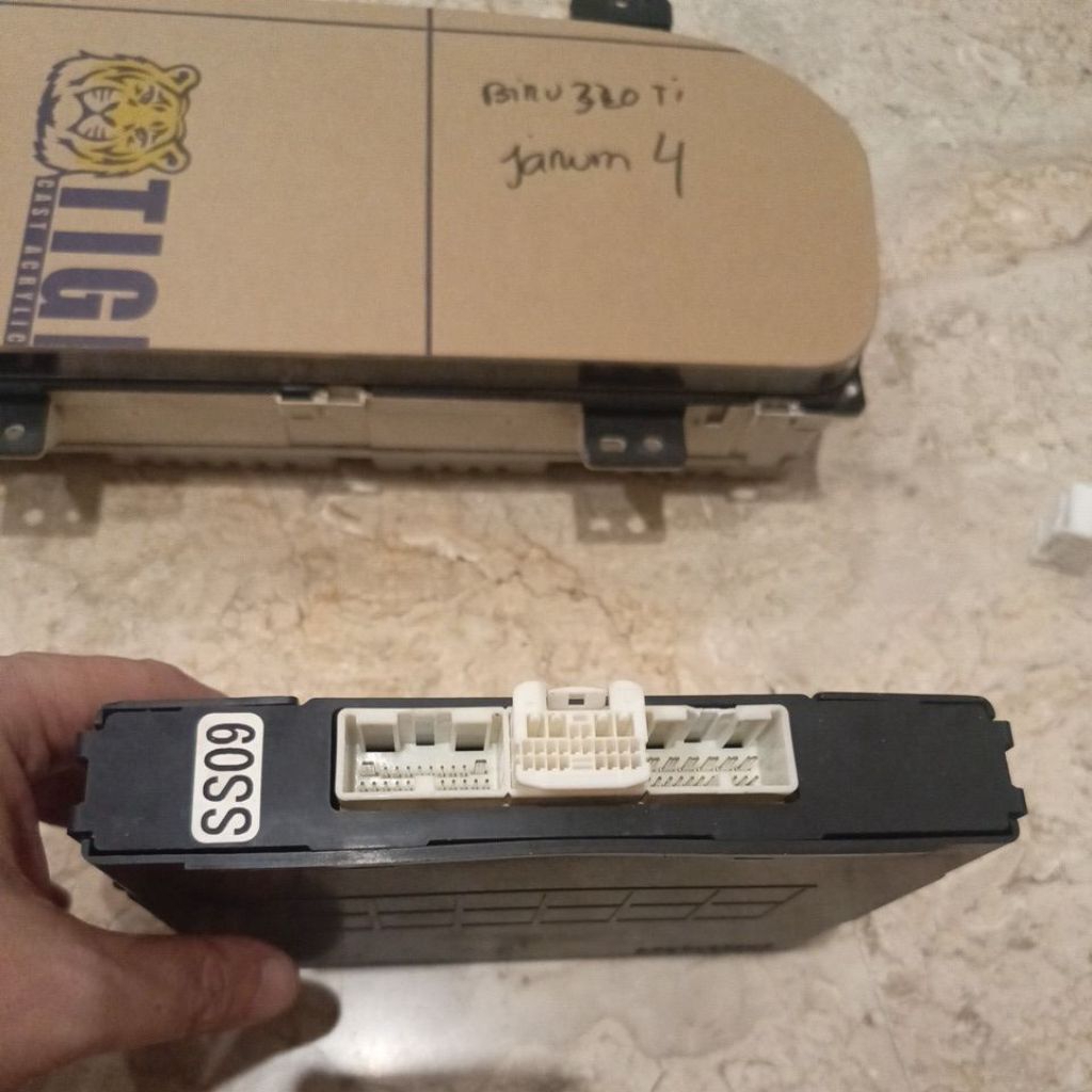 soket tengah vcs/ss 09(computer assy) s 8990-e 0093 soket