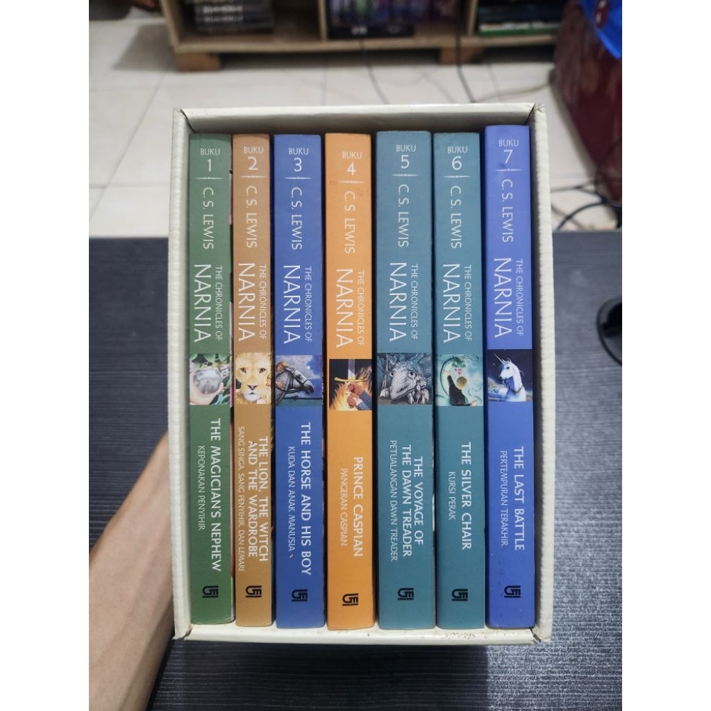 BOX SET THE COMPLETE CHRONICLES OF NARNIA