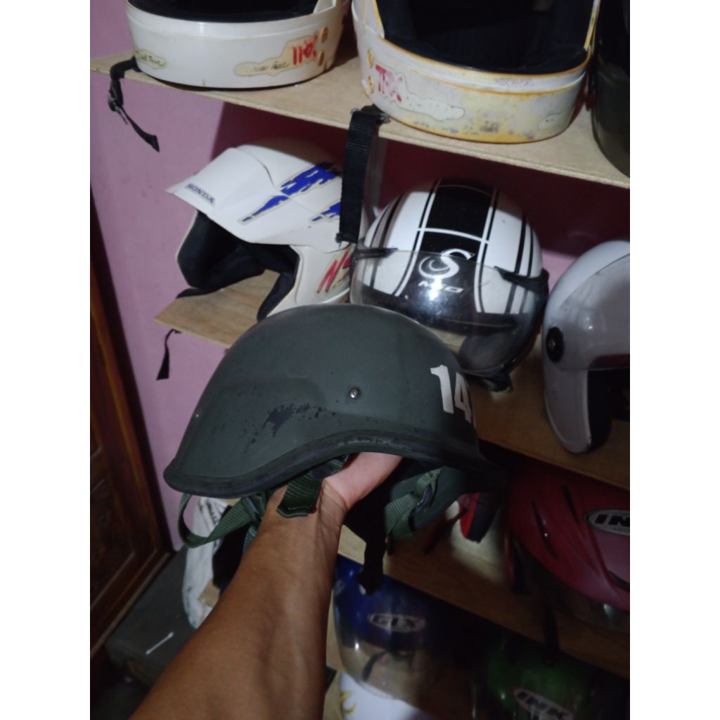 helm army jadul