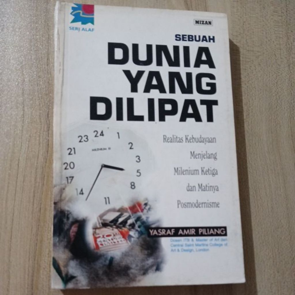 643 Sebuah Dunia Yang dilipat Uasraf Amir Piliang