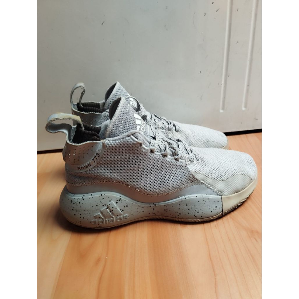 SEPATU BASKET SNEAKERS ADIDAS ROSE 773 SIZE 42 BEKAS PRELOVED