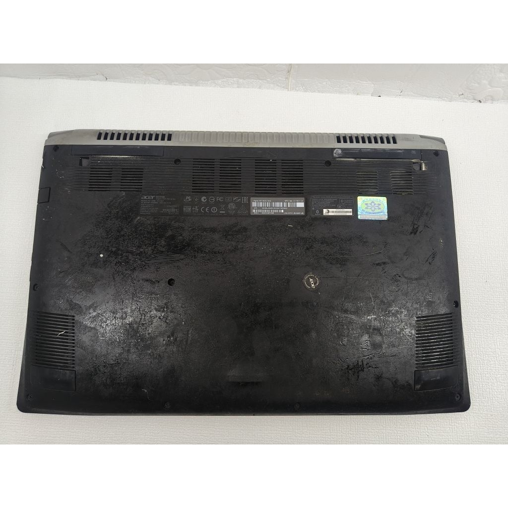 Acer aspire Nitro V15 Core i7  gen 6 ram 4gb hdd 1tb