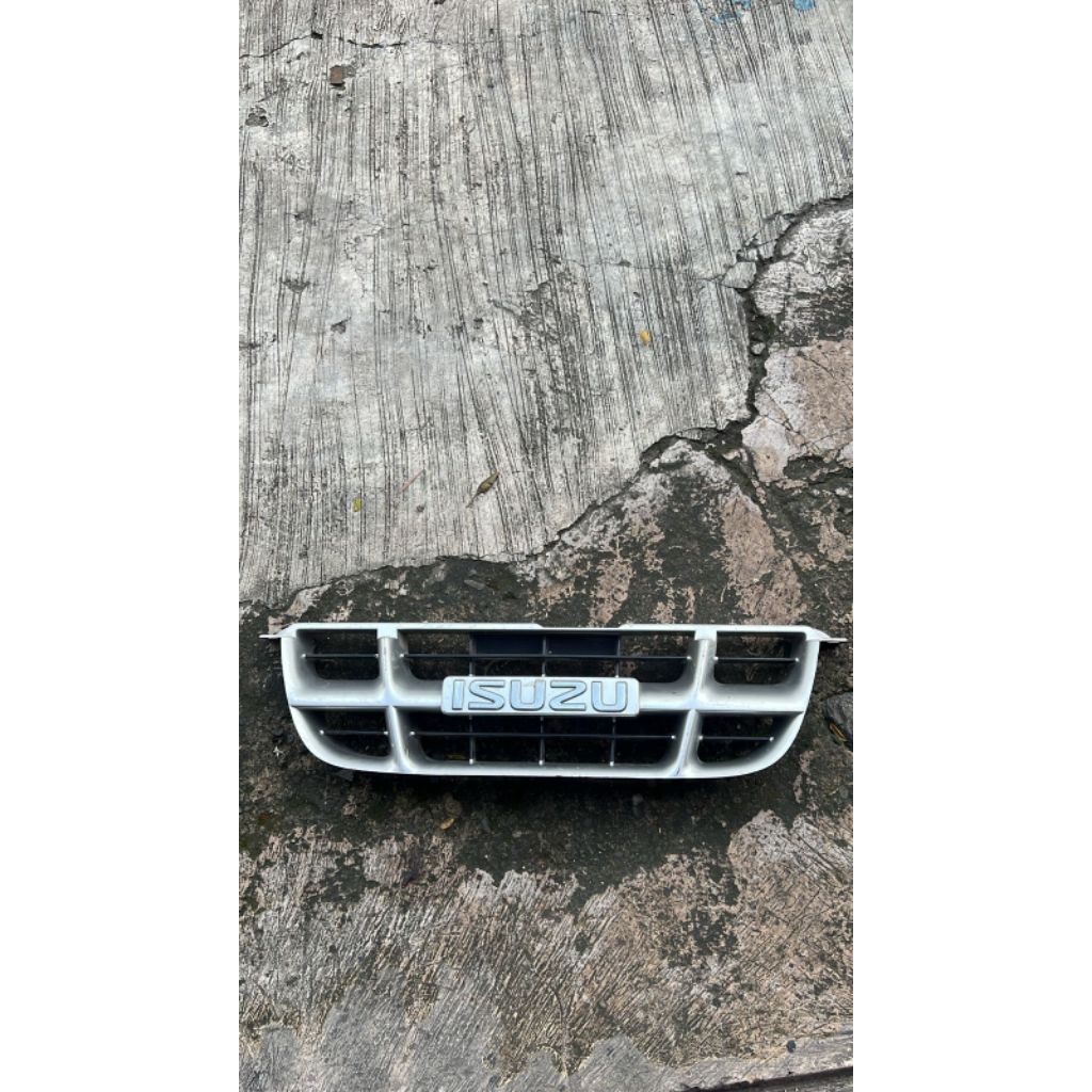 Grill Depan Isuzu Panther Kapsul 2001 2003 ASLI