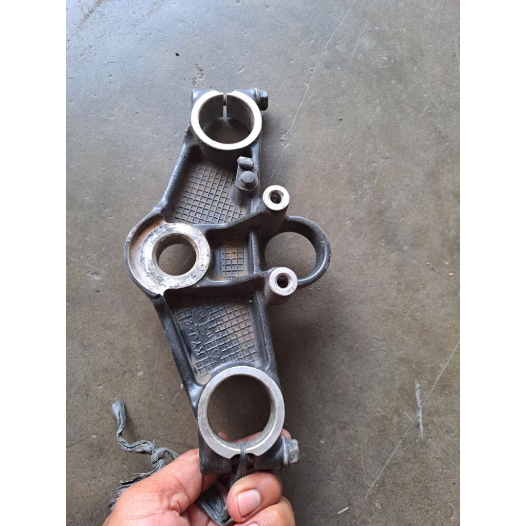 segitiga t atas shock honda cbr250r cbr250 cbr 250  original kyj