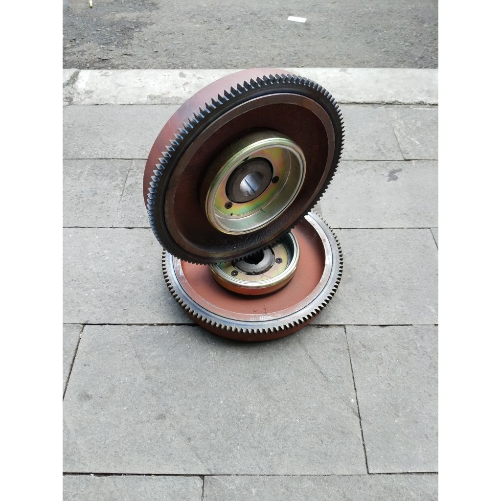 Roda Gila Flywheel Elektrik Starter Dengan Cover Magnet Diesel Engine Generator 10000 Watt 15 Kva