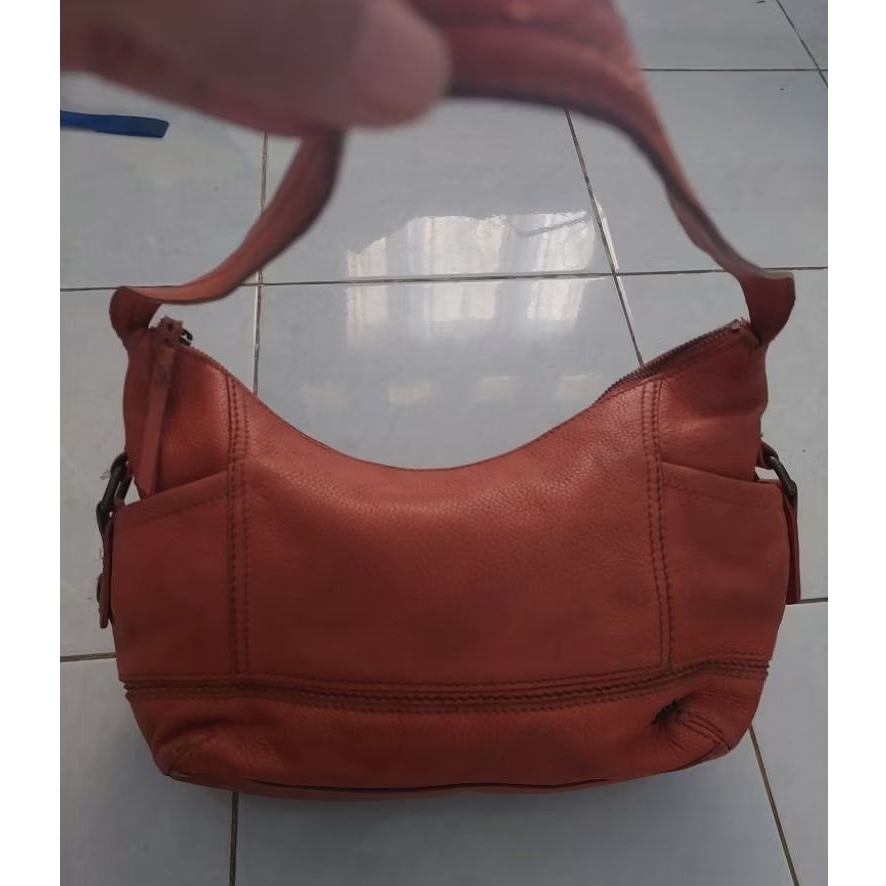 Hobo thesak warna bata