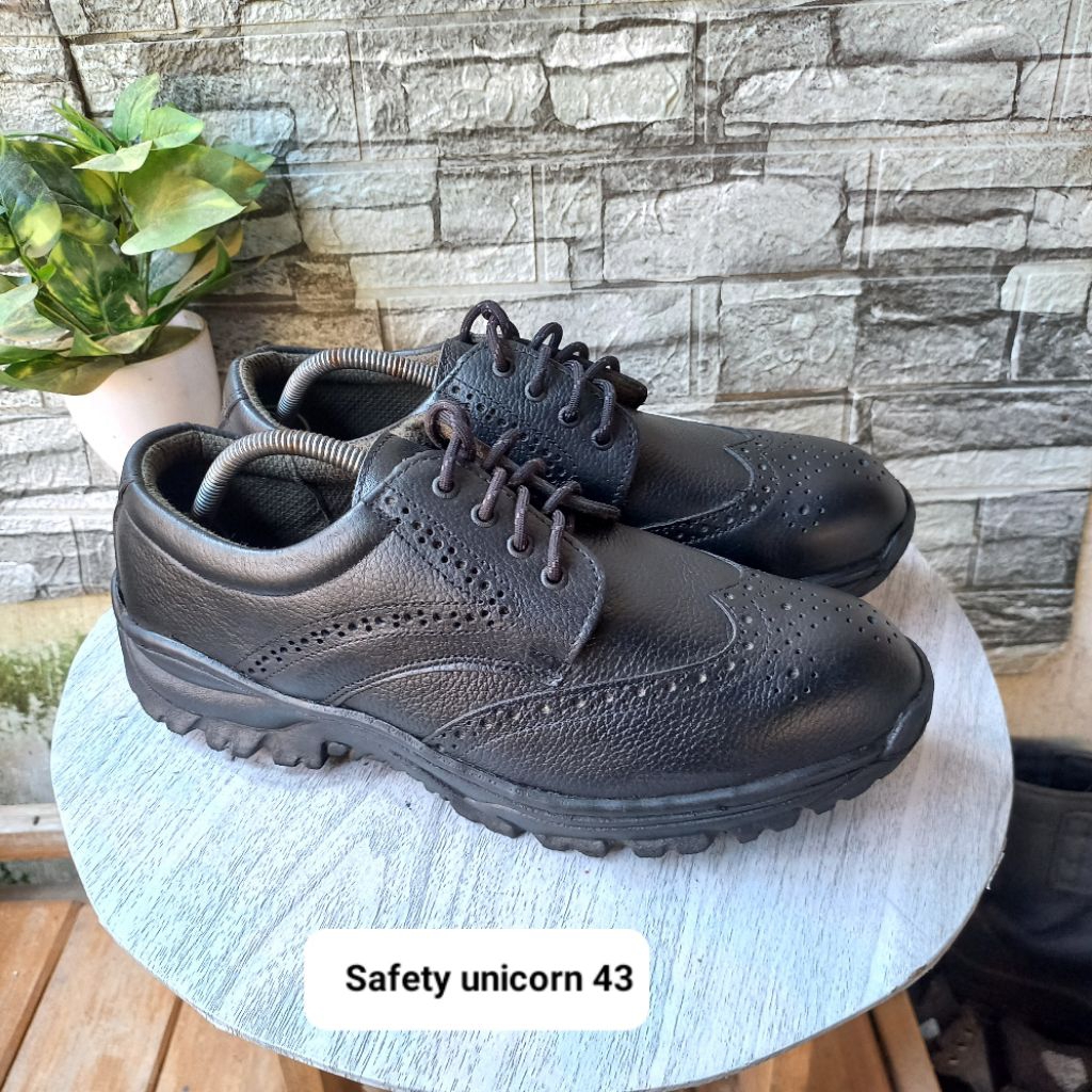 Sepatu second safety Unicorn size43 insol28cm