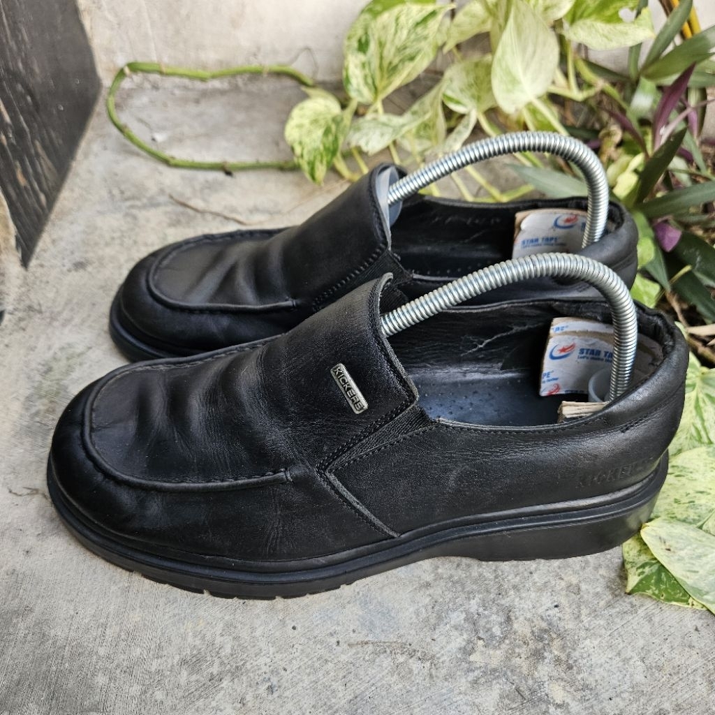 sepatu kasual second kickers size 42(27cm)