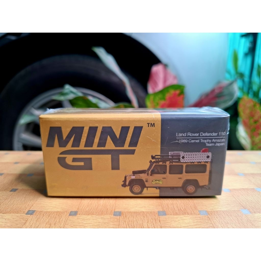 Mini GT Land Rover Defender 110 Seal