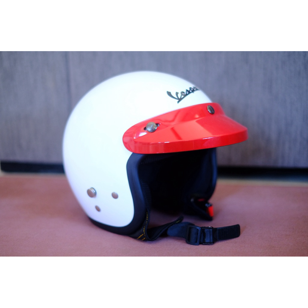 Helm Original Vespa. Helm hadiah pembelian motor