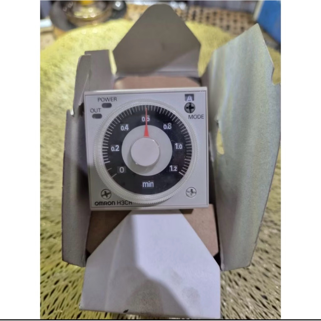 TIMER OMRON TYPE H3CR-A 48-125VDC 5A-250VAC  KAKI 11(PIN 11)
