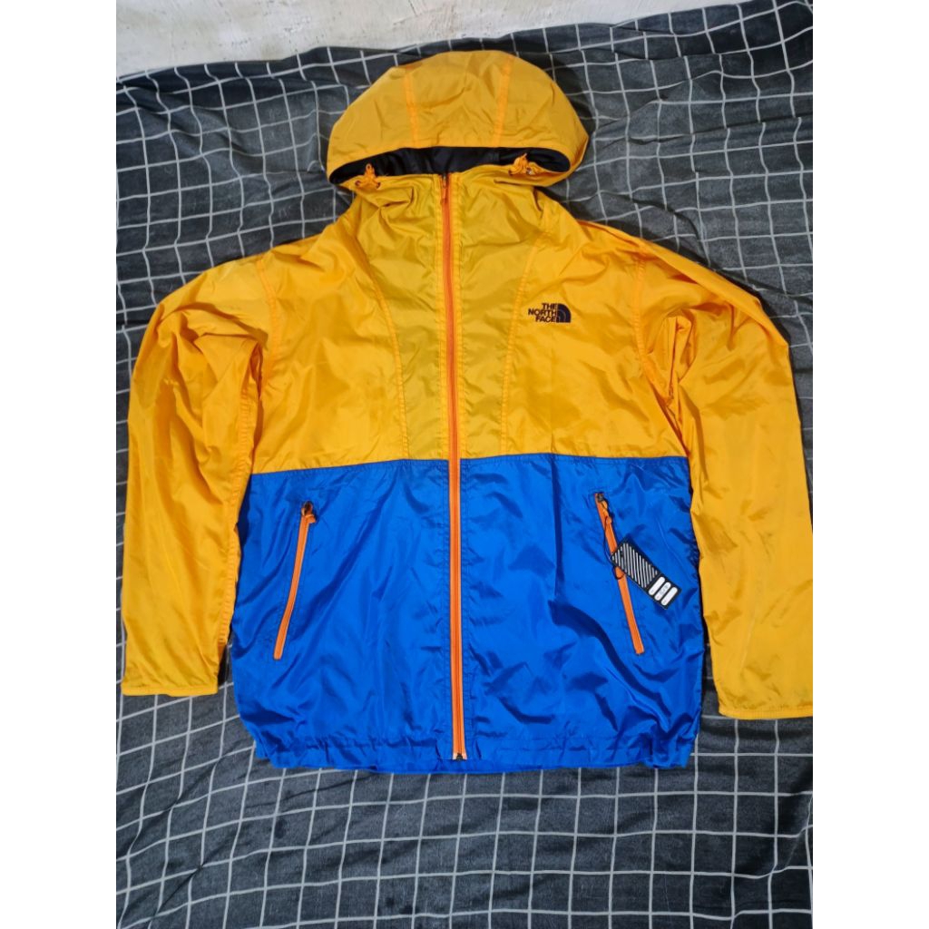 jaket running parasut tnf