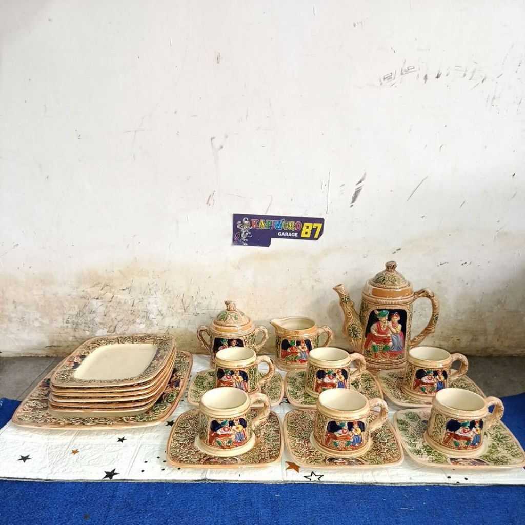 tea set Valentino majolika cangkir antik keramik motif timbul