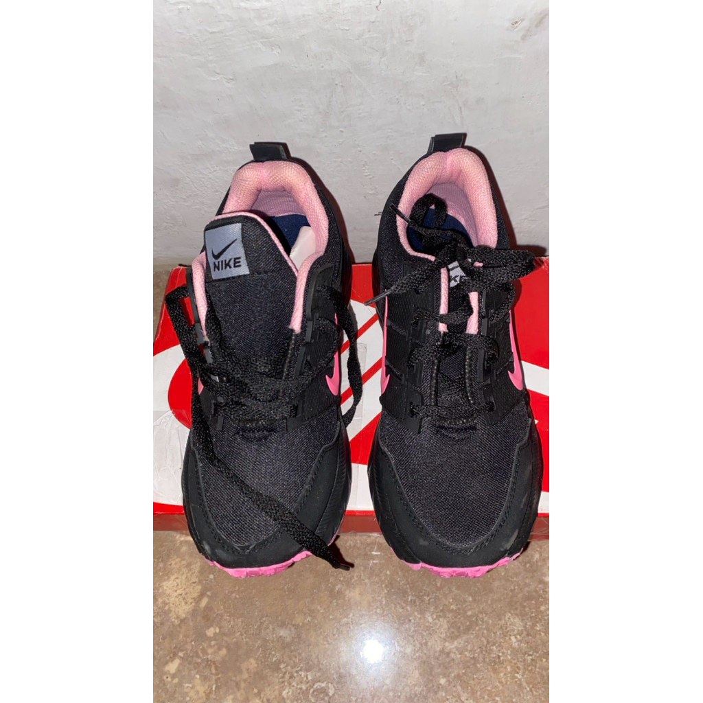 preloved sepatu nike wanita size 37 (22,5cm)