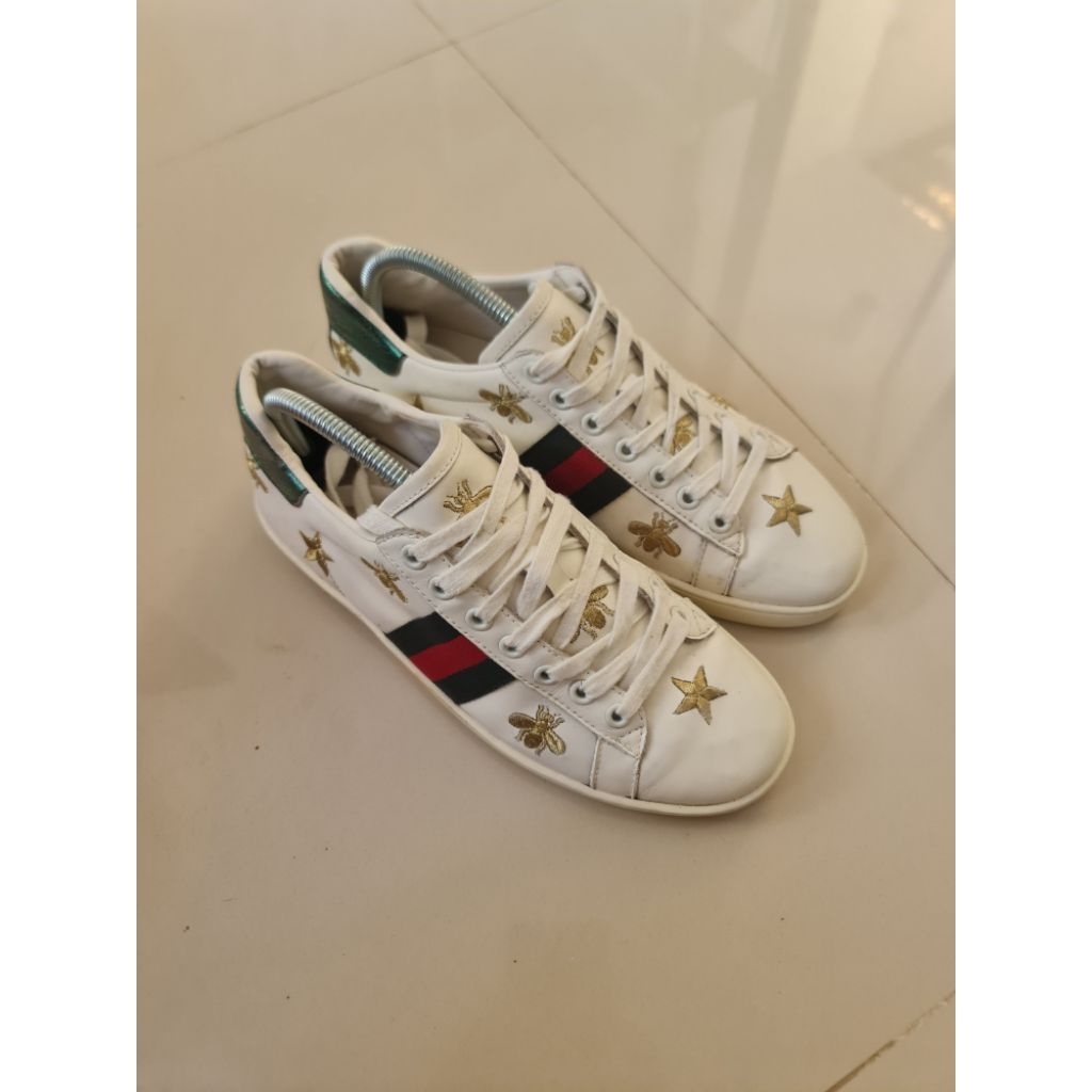 173. Sepatu Sneakers Unisex Gucci Acee Bee and Star
Mantan / Bekas / Second

Size : 39 (size 40 nyam