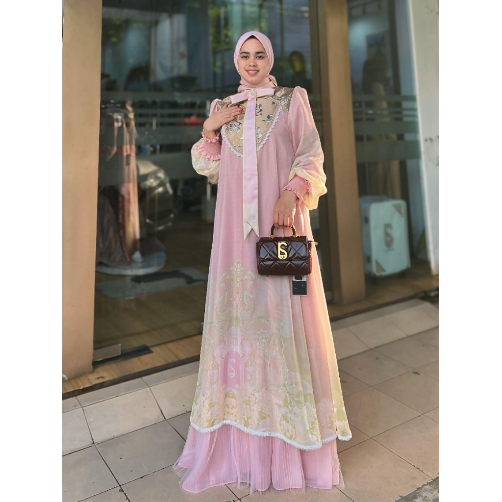 Lina Sukijo Zahrani Pink + Scarf