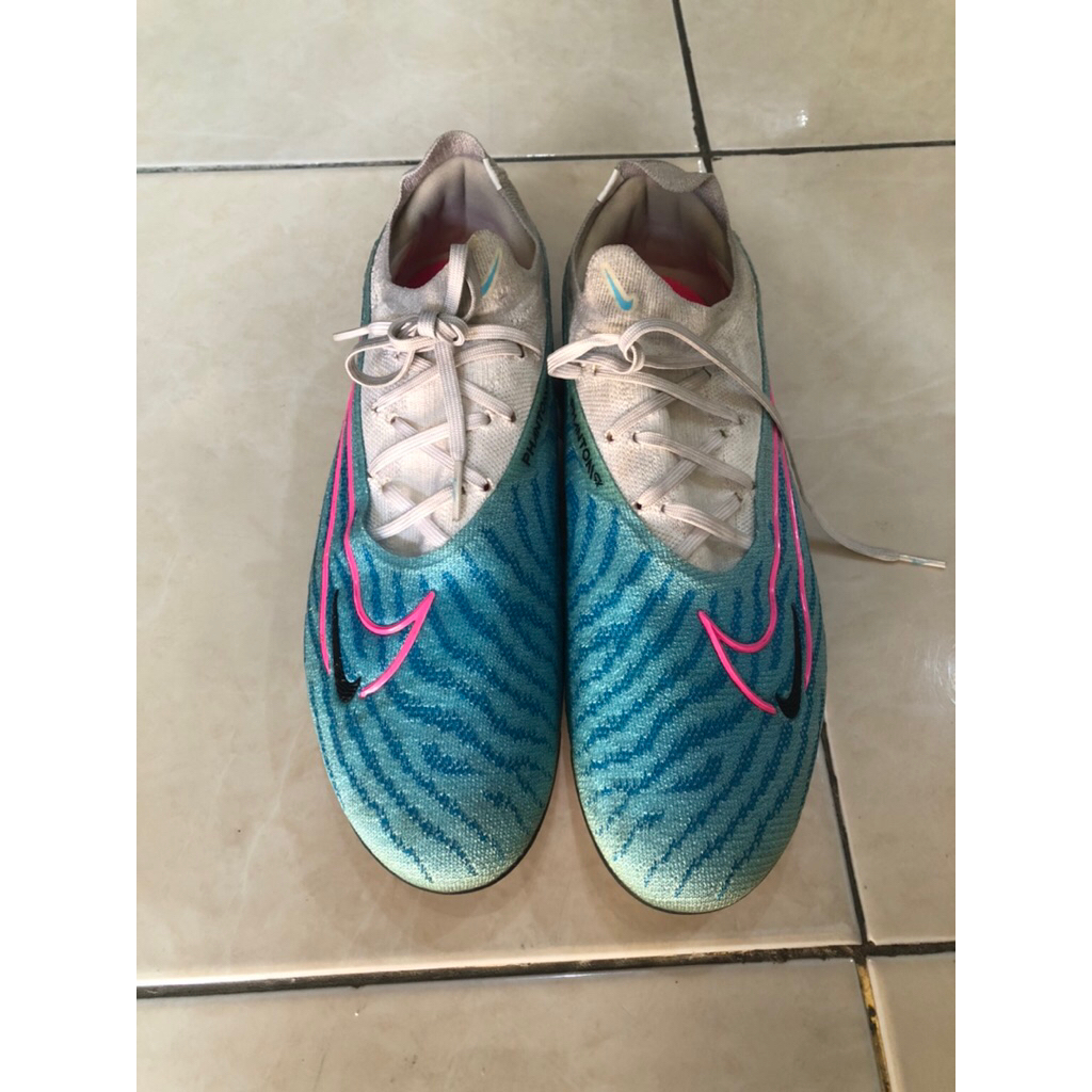 Sepatu Bola Nike Phantom GX II
