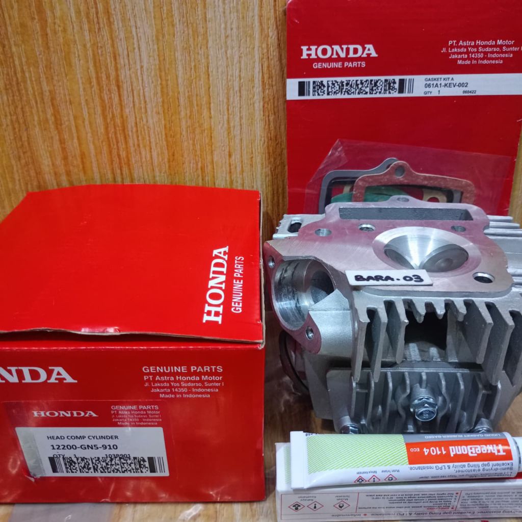 kepala silinder (cylinder head), paket paking (gasket kit), dan lem paking