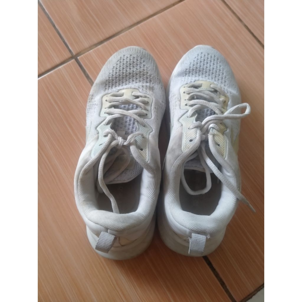 Sepatu Diadora Sport second